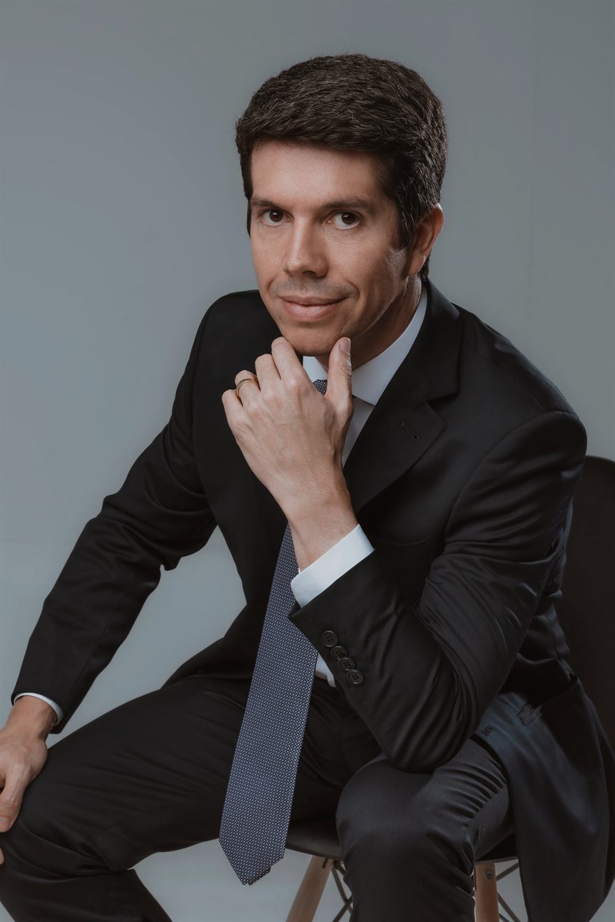 Dr. Gustavo Novaes, dermatologista